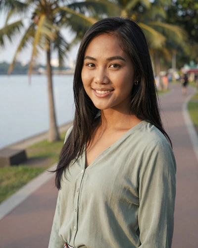 Kunthea, a warm Cambodian woman from Kampong Cham seeking a serious partner on Skobbler