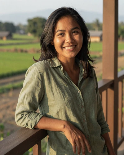 Wai Hnin, a joyful Burmese woman from Bago seeking a meaningful relationship on Skobbler