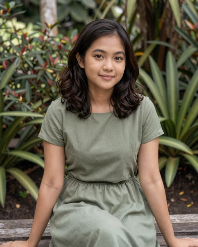 Nurul, a warm Malay-Singaporean woman looking for love on Skobbler dating platform
