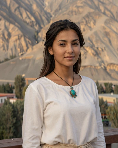 Sitora, an elegant Tajik woman from Istaravshan ready for a meaningful relationship on Skobbler