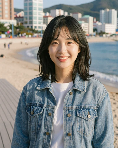 Jihye, a cheerful Korean woman from Busan looking for genuine love on Skobbler dating platform
