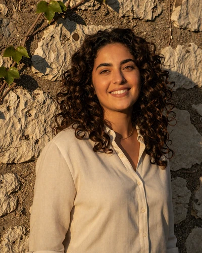 Narine, a radiant Armenian woman from Vanadzor seeking a serious partner on Skobbler